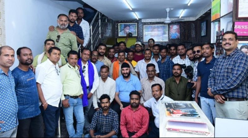 कोरबा फोटोग्राफर संघ के सदस्यों ने सीखा, निकॉन मिरर र्लेंस कैमरे की सेटिंग